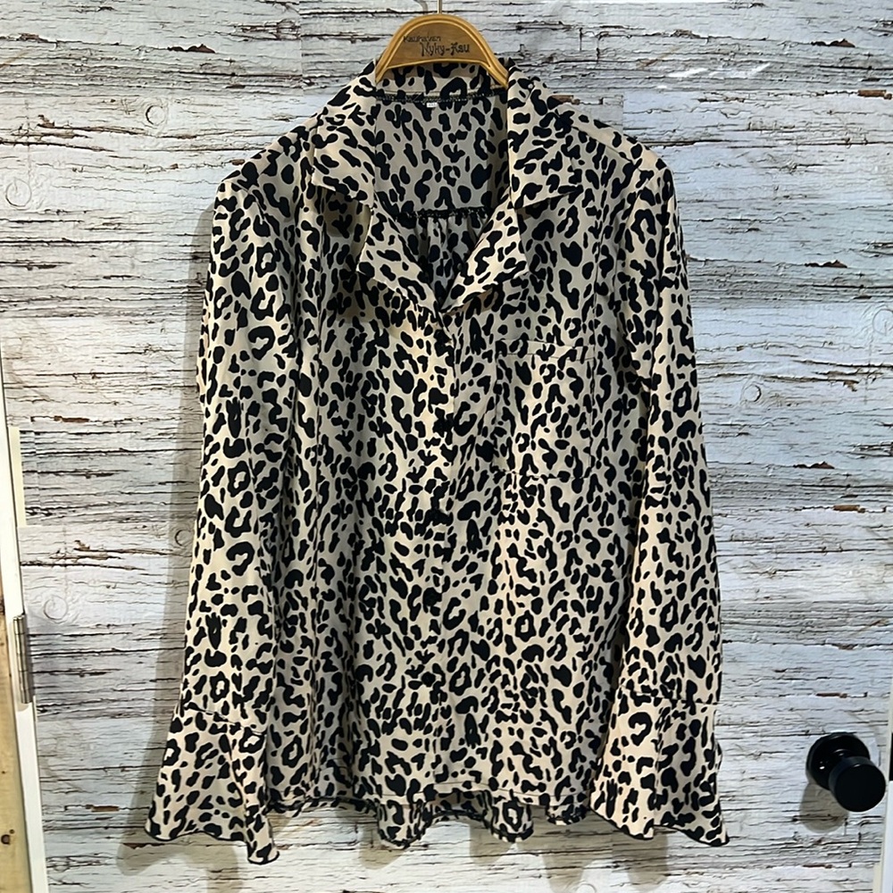 Super cute blouse size 3X